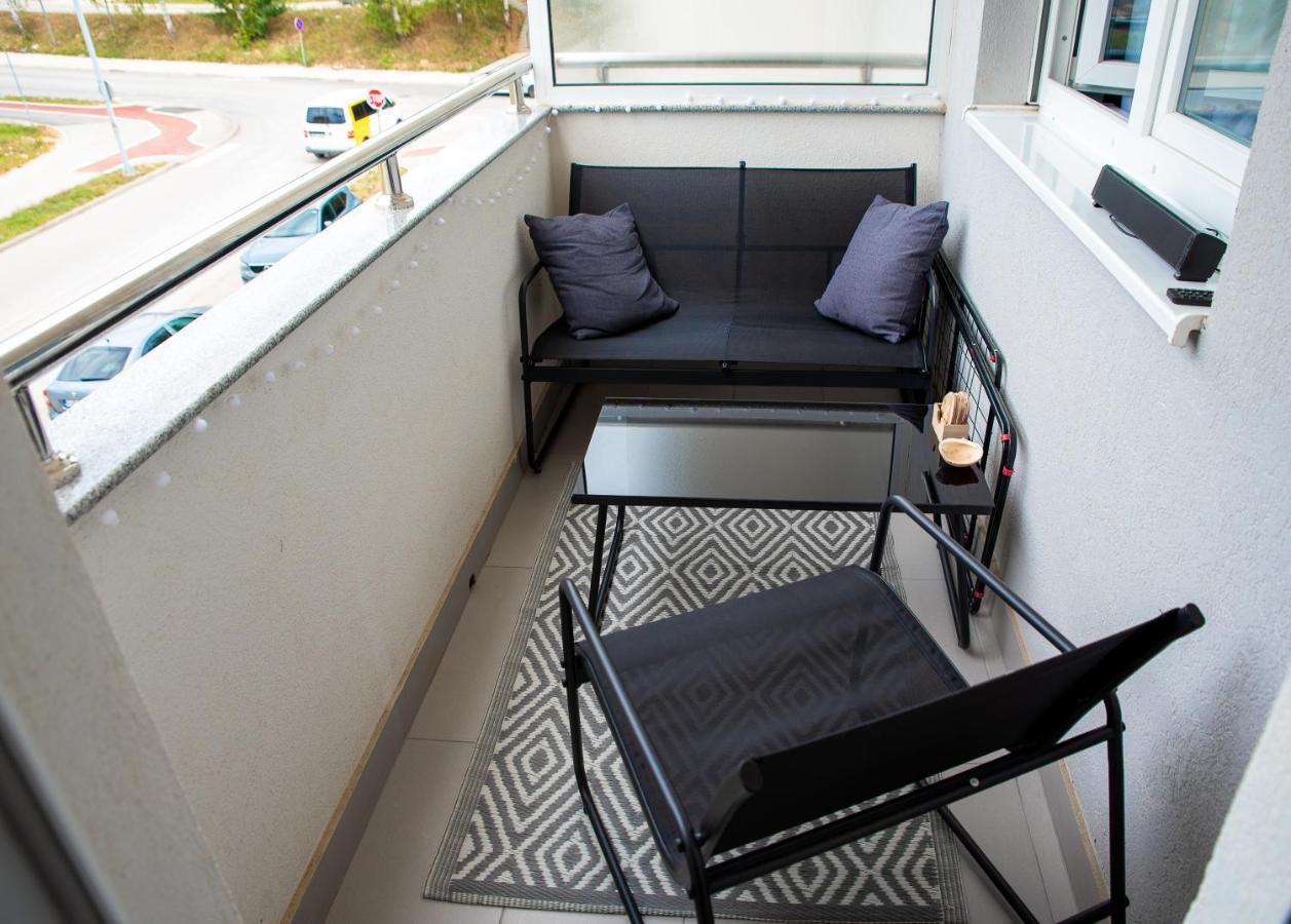 Athena Apartman Lukavica Esterno foto