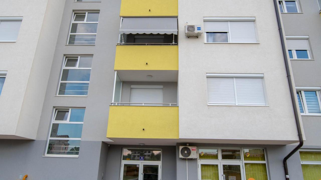 Athena Apartman Lukavica Esterno foto