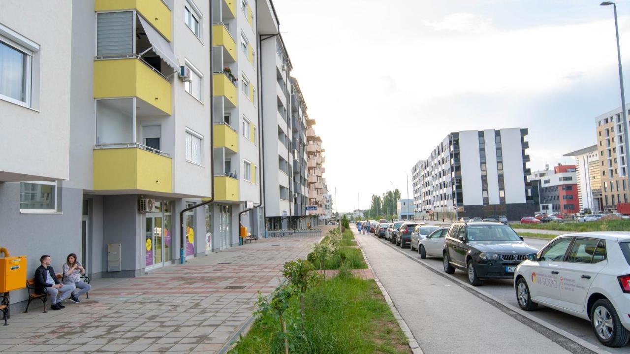 Athena Apartman Lukavica Esterno foto