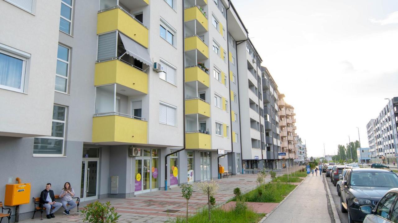 Athena Apartman Lukavica Esterno foto